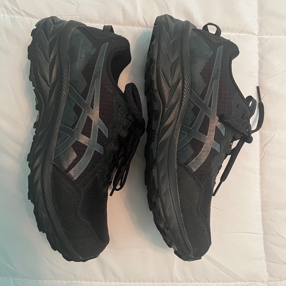 ASICS all Black Trail Running Shoes - Picture 4 of 8